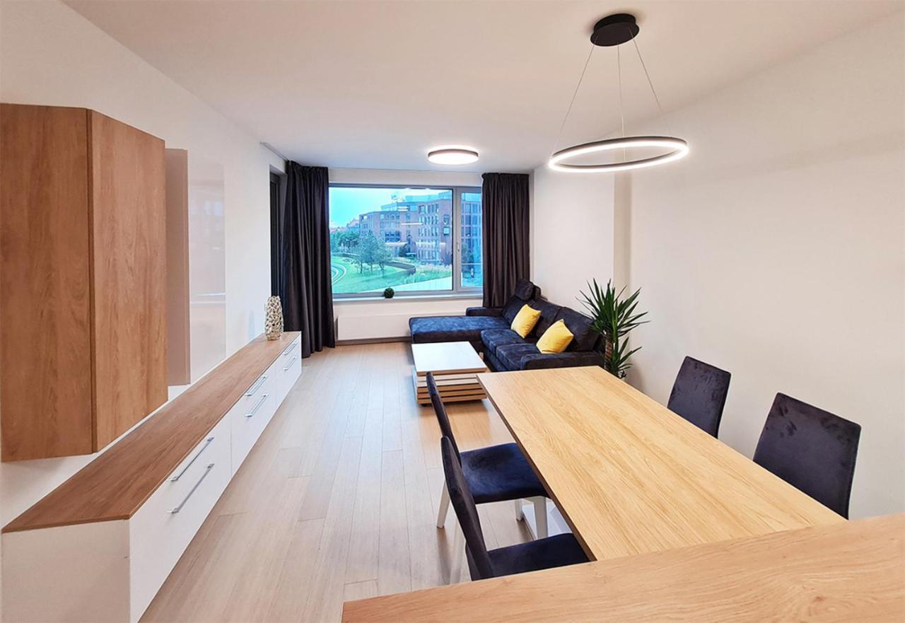 Skypark Spacious Apartment Free Parking Bratislava Esterno foto