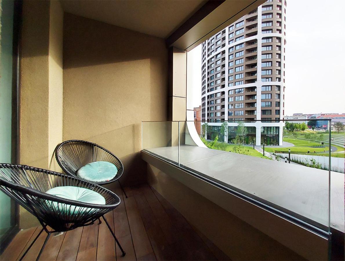 Skypark Spacious Apartment Free Parking Bratislava Esterno foto