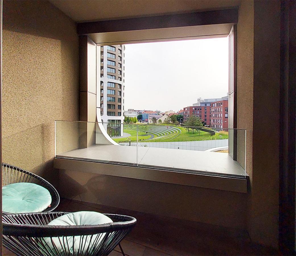 Skypark Spacious Apartment Free Parking Bratislava Esterno foto