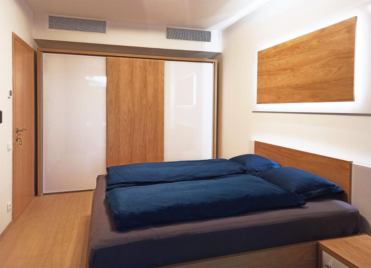 Skypark Spacious Apartment Free Parking Bratislava Esterno foto