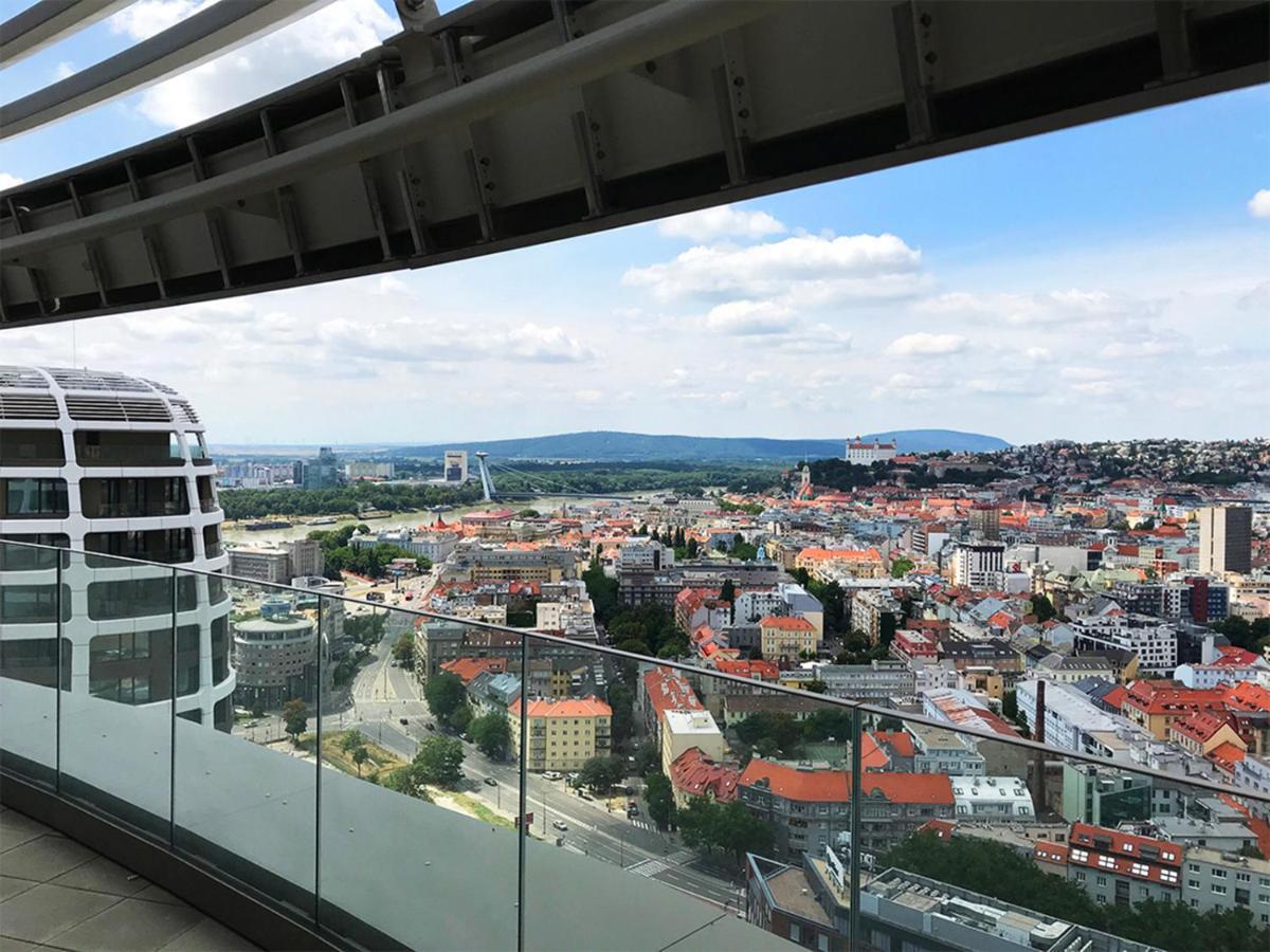 Skypark Spacious Apartment Free Parking Bratislava Esterno foto