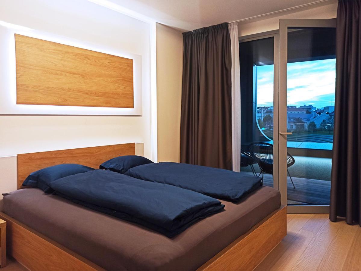 Skypark Spacious Apartment Free Parking Bratislava Esterno foto