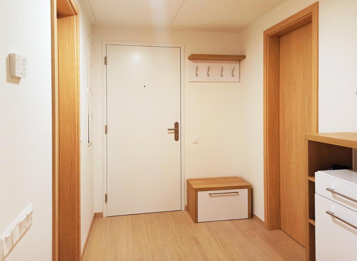 Skypark Spacious Apartment Free Parking Bratislava Esterno foto